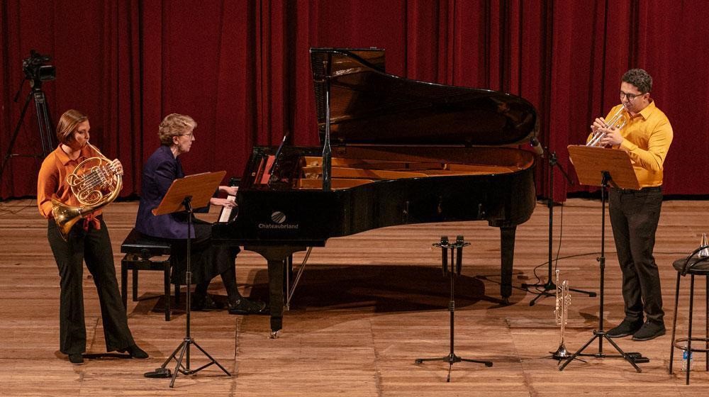 Nordes Trio performs in Brazil